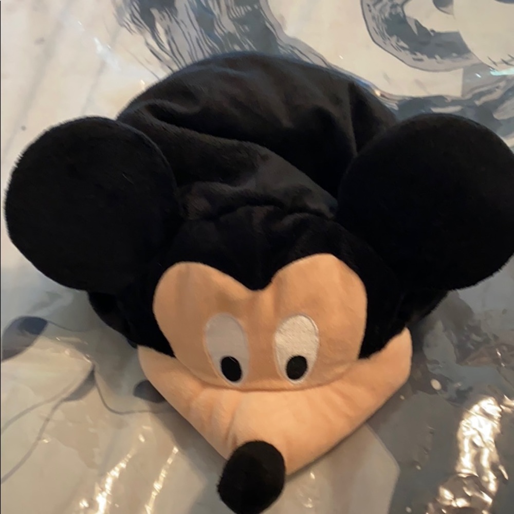 Disney Mickey Mouse puffy hat